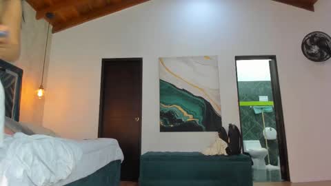 Snapshot of sofi_moreno chatting on 10.13.25 Sofi online show from 10.13.25