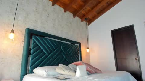 Snapshot of sofi_moreno chatting on 10.31.25 Sofi online show from 10.31.25