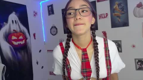 sofia_arango1107 online show from 10.13.25