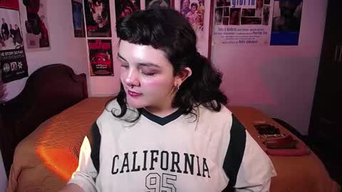 Snapshot of sofia_coolle chatting on 12.22.25 Sofi online show from 12.22.25