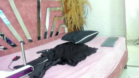 sofia gutierrez   online show from 02.17.25