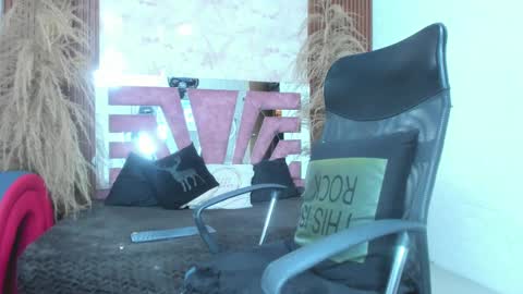 sofia gutierrez   online show from 03.04.25