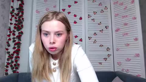 Snapshot of sofia_here chatting on 11.14.25 Sofia here online show from 11.14.25