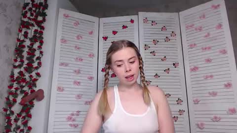 Snapshot of sofia_here chatting on 11.25.25 Sofia here online show from 11.25.25