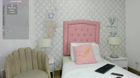 sofia_martinez9 online show from 05.27.26