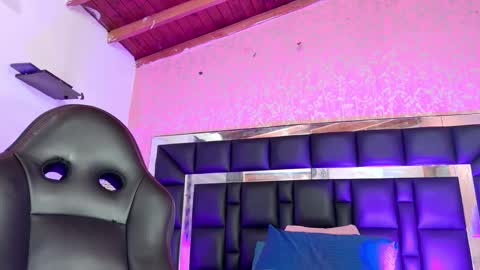 Snapshot of sofia_martinn chatting on 11.10.25 Sofia online show from 11.10.25