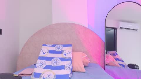 Snapshot of sofia_martinn chatting on 11.25.25 Sofia online show from 11.25.25