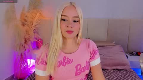SOFIA PAMELA online show from 09.12.25