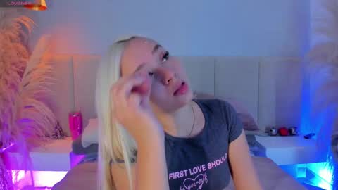 SOFIA PAMELA online show from 09.19.25