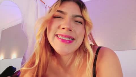Snapshot of sofia_scarlet1 chatting on 04.16.26 Sofa online show from 04.16.26