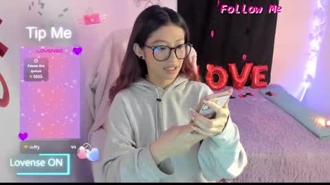 Sofia Thomson online show from 02.19.25