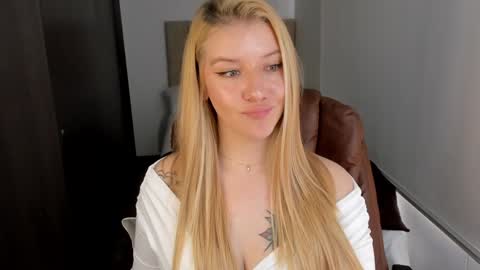 Snapshot of sofia_woodss chatting on 12.09.24 Sofia online show from 12.09.24