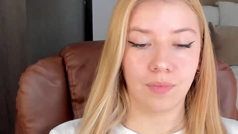 Snapshot of sofia_woodss chatting on 12.18.24 Sofia online show from 12.18.24