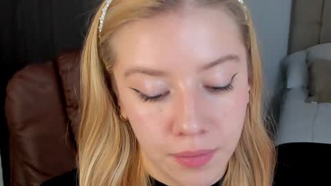Snapshot of sofia_woodss chatting on 12.19.24 Sofia online show from 12.19.24