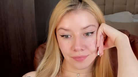 Snapshot of sofia_woodss chatting on 12.26.24 Sofia online show from 12.26.24