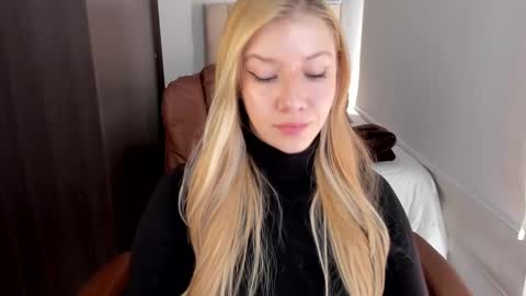 Snapshot of sofia_woodss chatting on 12.29.24 Sofia online show from 12.29.24