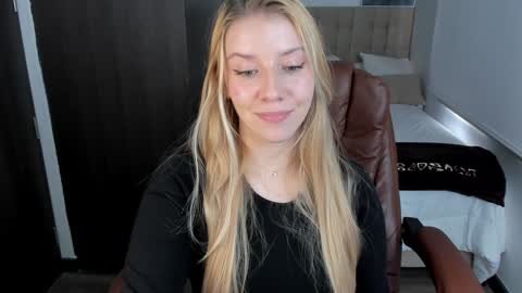 Snapshot of sofia_woodss chatting on 01.04.25 Sofia online show from 01.04.25