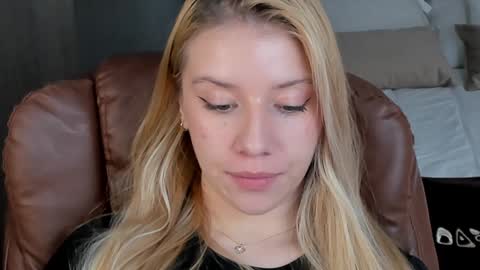 Snapshot of sofia_woodss chatting on 01.04.25 Sofia online show from 01.04.25