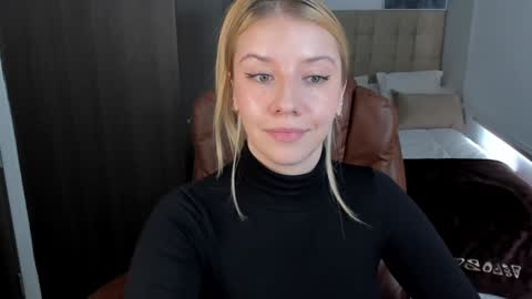 Snapshot of sofia_woodss chatting on 01.10.25 Sofia online show from 01.10.25