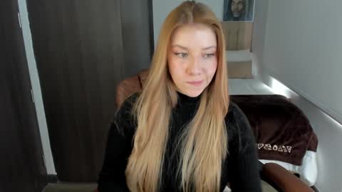 Snapshot of sofia_woodss chatting on 01.13.25 Sofia online show from 01.13.25