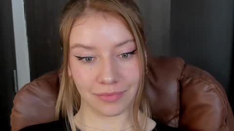 Snapshot of sofia_woodss chatting on 01.14.25 Sofia online show from 01.14.25