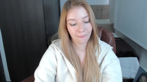 Snapshot of sofia_woodss chatting on 01.24.25 Sofia online show from 01.24.25