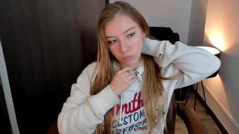Snapshot of sofia_woodss chatting on 03.06.25 Sofia online show from 03.06.25