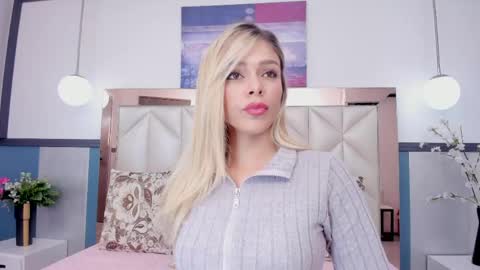 Snapshot of sofiaa_morris chatting on 04.12.26 Sofia online show from 04.12.26