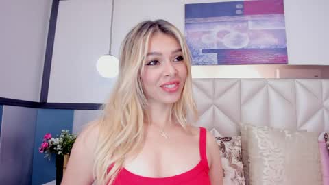 Snapshot of sofiaa_morris chatting on 04.15.26 Sofia online show from 04.15.26