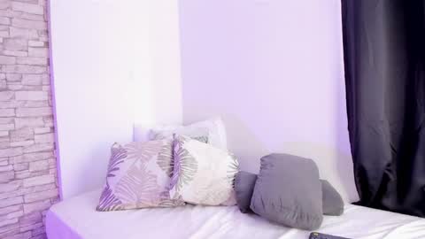 sofiaalarson online show from 04.08.26