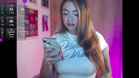 Snapshot of sofiacarti_ chatting on 09.20.25 online show from 09.20.25