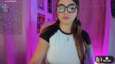 Snapshot of sofiacarti_ chatting on 07.17.26 online show from 07.17.26