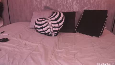 Snapshot of sofiachic chatting on 11.15.25 Sofia online show from 11.15.25