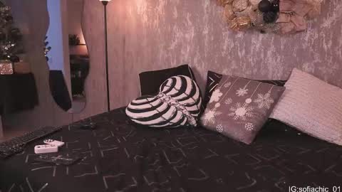 Snapshot of sofiachic chatting on 12.15.25 Sofia online show from 12.15.25