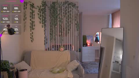 Sofia Help me overcome shynes with 100 thumbs up online show from 04.05.26