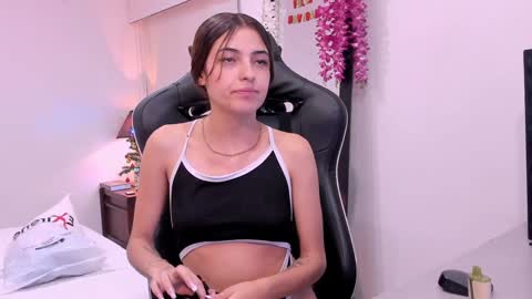Sofia  Help me reach 5K followers  online show from 12.28.24
