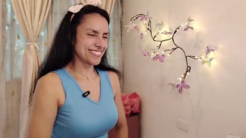 Snapshot of sofibelladelavega chatting on 05.08.26 Sofi Bella online show from 05.08.26