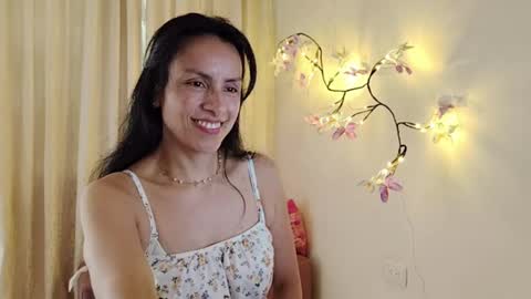 Snapshot of sofibelladelavega chatting on 05.17.26 Sofi Bella online show from 05.17.26