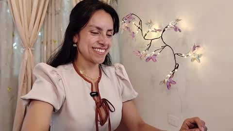 Snapshot of sofibelladelavega chatting on 05.19.26 Sofi Bella online show from 05.19.26