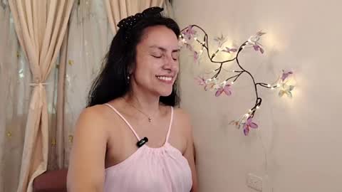 Snapshot of sofibelladelavega chatting on 05.27.26 Sofi Bella online show from 05.27.26