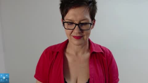 Sofie Velvet online show from 12.03.25