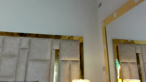 Snapshot of sofiscott_ chatting on 09.20.25 Sofia online show from 09.20.25