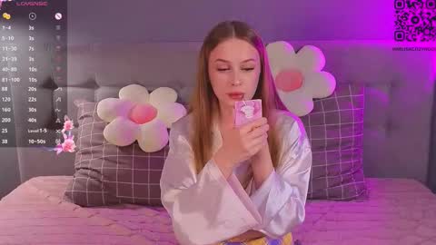 Snapshot of soft_babe chatting on 10.25.25 Milisa online show from 10.25.25