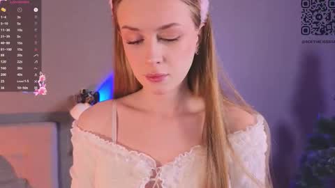 Snapshot of soft_babe chatting on 12.13.25 Milisa online show from 12.13.25