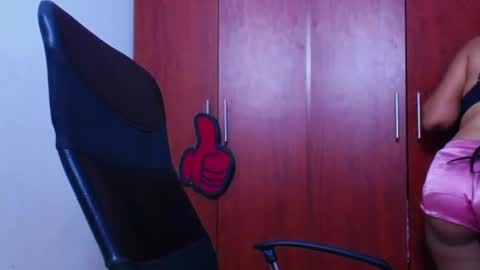 Snapshot of soft_fetish chatting on 11.26.25 Camila M online show from 11.26.25