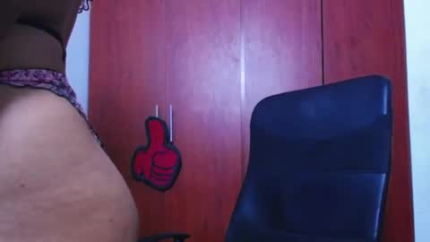 Snapshot of soft_fetish chatting on 11.28.25 Camila M online show from 11.28.25