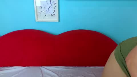 Snapshot of soft_lilly chatting on 11.14.25 Lilly online show from 11.14.25