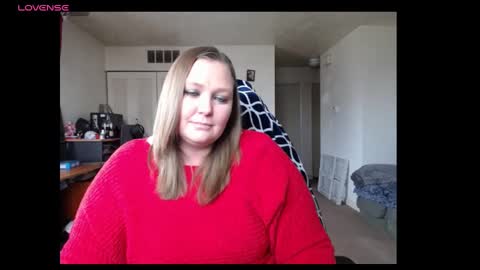 Snapshot of softerpeaches chatting on 12.24.24 Rose online show from 12.24.24