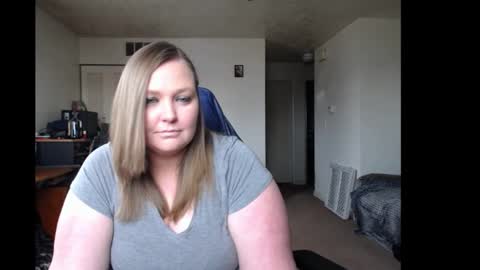 Snapshot of softerpeaches chatting on 02.03.25 Rose online show from 02.03.25