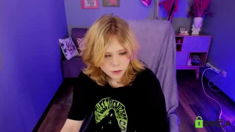 Snapshot of softflame chatting on 11.24.25 softflame online show from 11.24.25